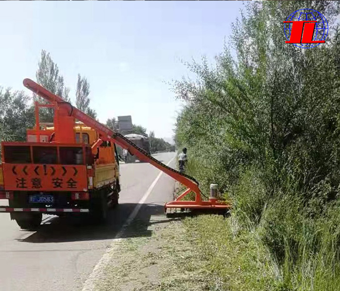 綠籬修剪車