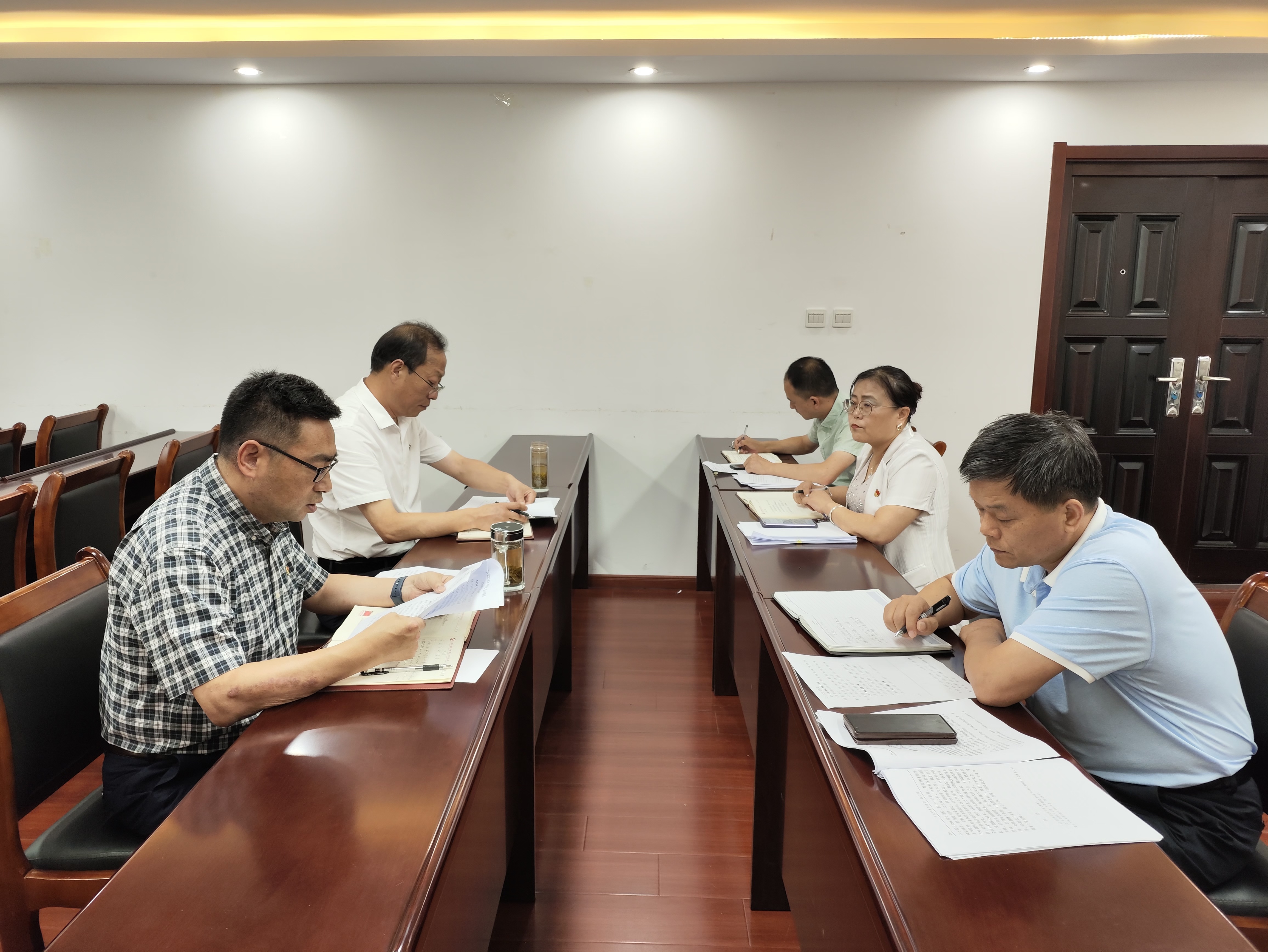 安裝公司黨支部開展“五大”要求、“六破六立”大討論  會議照片.jpg